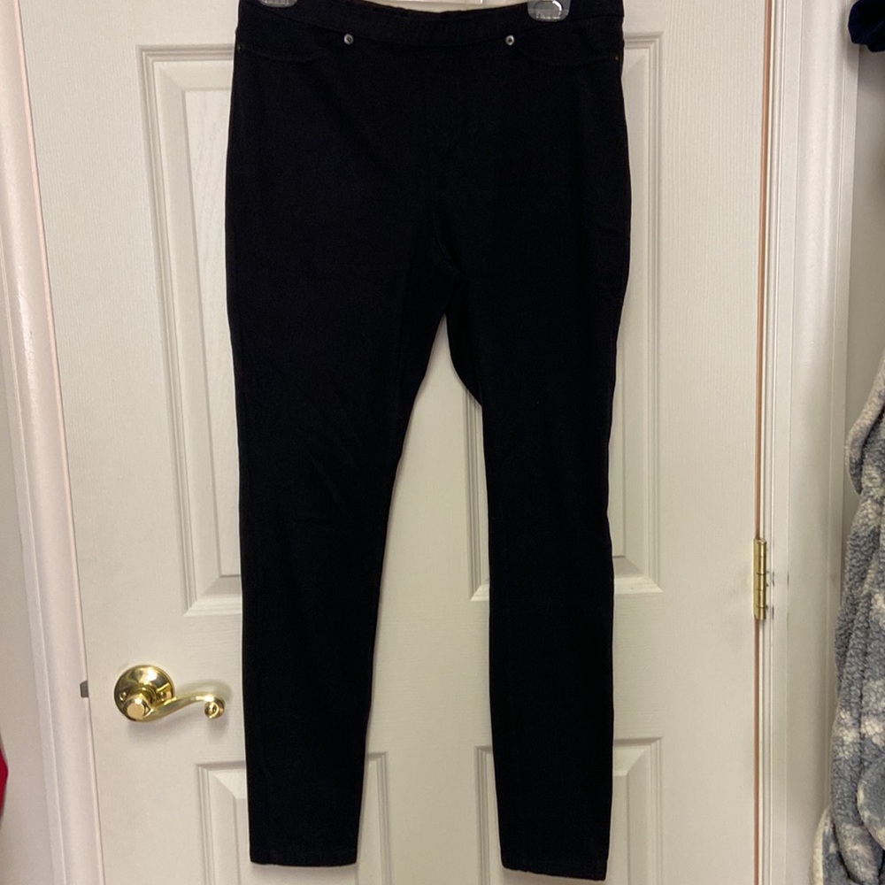 Black jeggings.